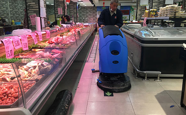 上海华联与金年会app在线达成合作，手推式全自动洗地机运用于超市保洁工作
